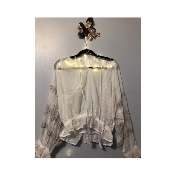 Flowy top with sleeve embroidery - Picture 1 of 4